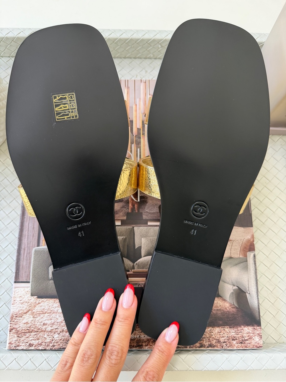 Chanel SS 26 Blazy Gold Crackled Leather CC Logo Slides Flat Mules Sandals 41 - Picture 15 of 17